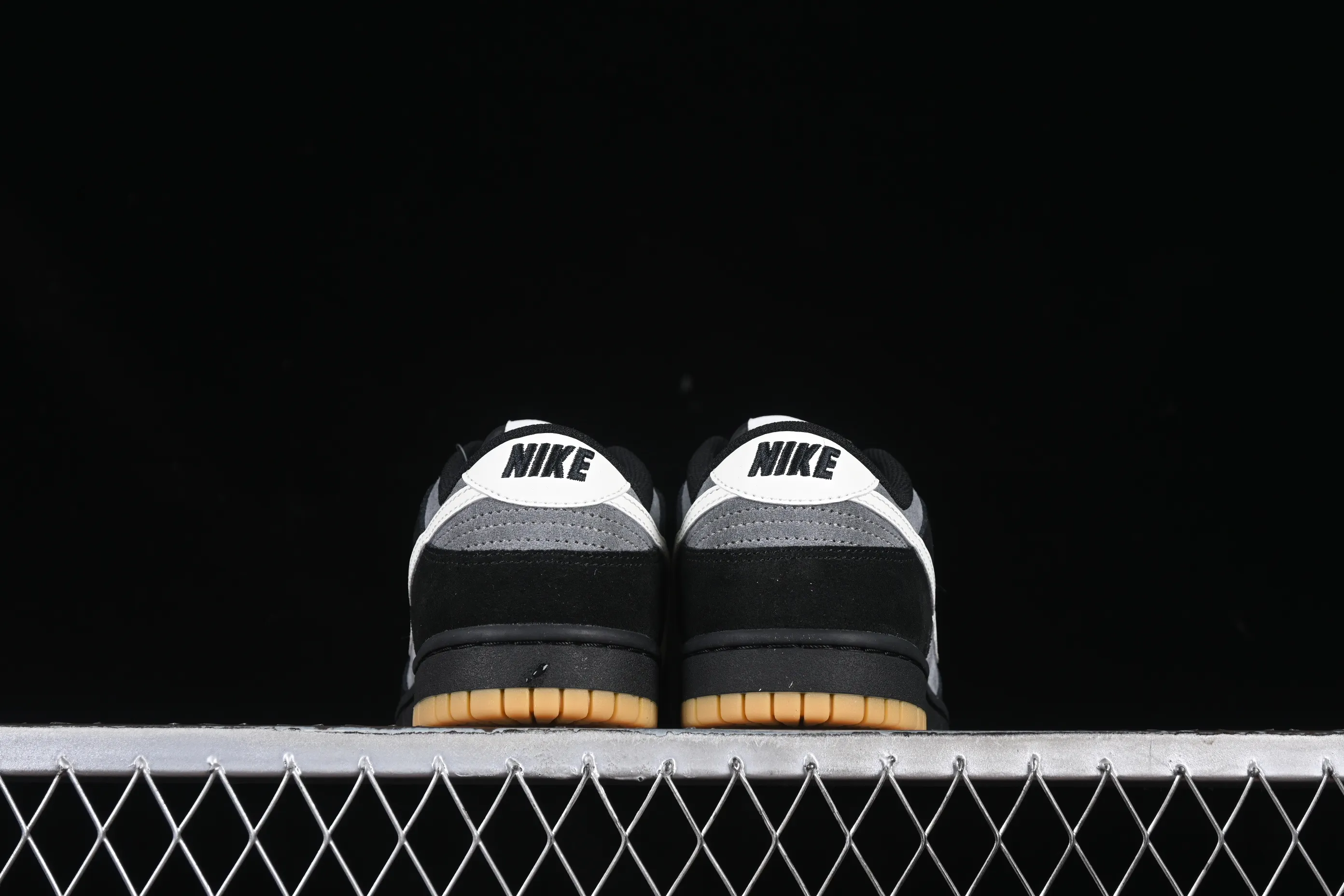 All categories Nk SB Dunk series Nk SB Dunk Low low-top sneakers Nk Dunk Low black and gray color low-top casual sneakers HQ1931-001